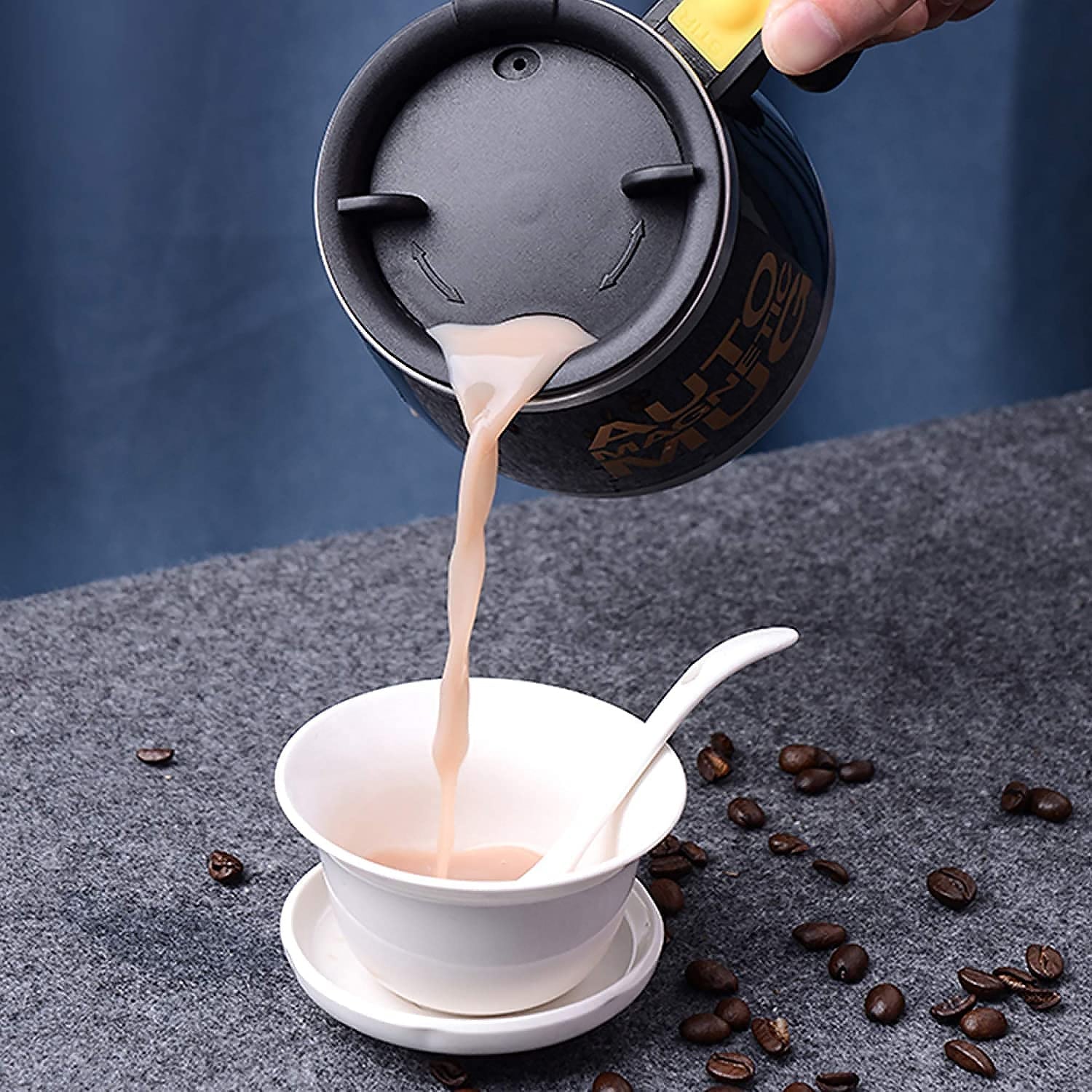 Self Stirring Mug With Lid used in all kinds of household and official places for serving drinks, coffee, any types of beverages etc. (1 Pc / 400 ML)