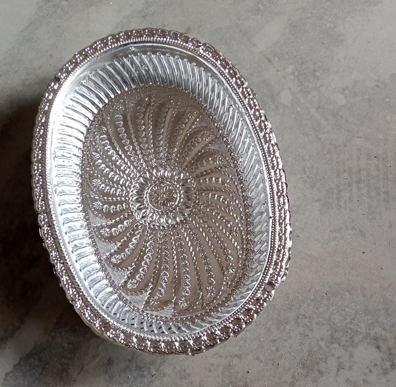 Multipurpose Royal Design Oval Silver Gift Tray